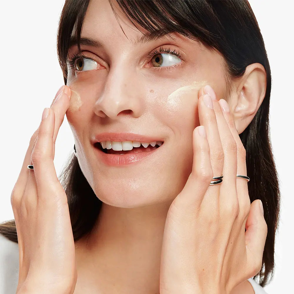 CLINIQUE-LOÇÃO HIDRATANTE DRAMATICAMENTE DIFERENTE + FPS50 50 ml.-DrShampoo - Perfumaria e Cosmética