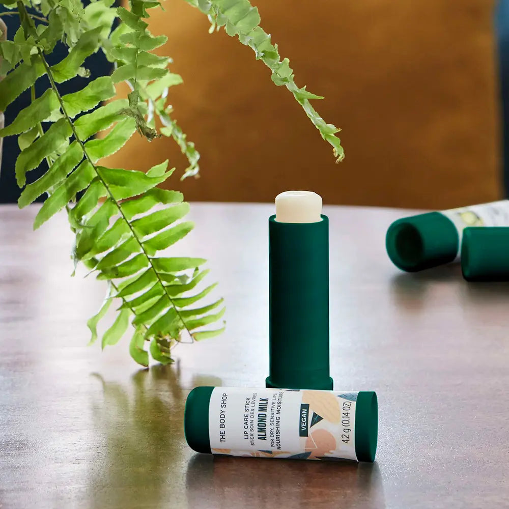 THE BODY SHOP-Batom LEITE DE AMÊNDOA 4,2 gr-DrShampoo - Perfumaria e Cosmética