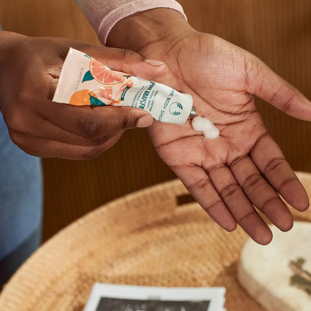 THE BODY SHOP-CREME PARA MÃOS PINK GRAPEFRUIT 30 ml.-DrShampoo - Perfumaria e Cosmética