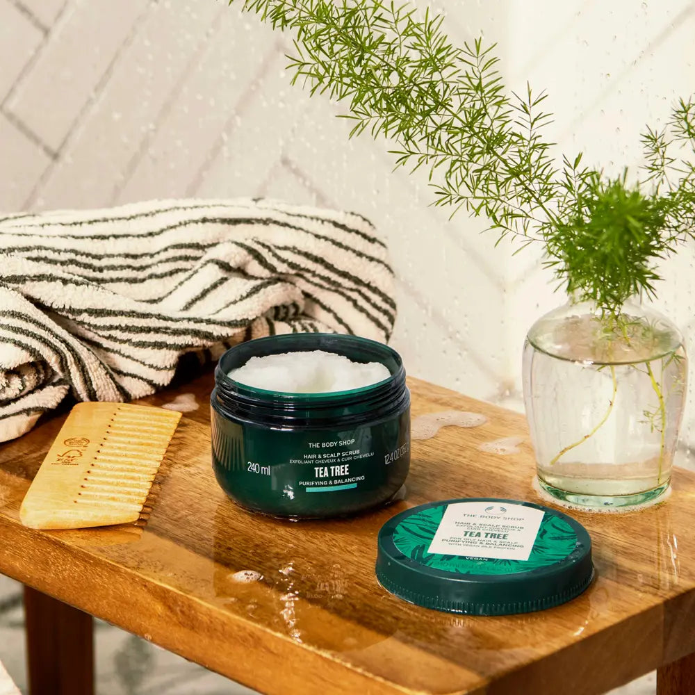 THE BODY SHOP-ESFOLIANTE CAPILAR TEA TREE 240 ml-DrShampoo - Perfumaria e Cosmética