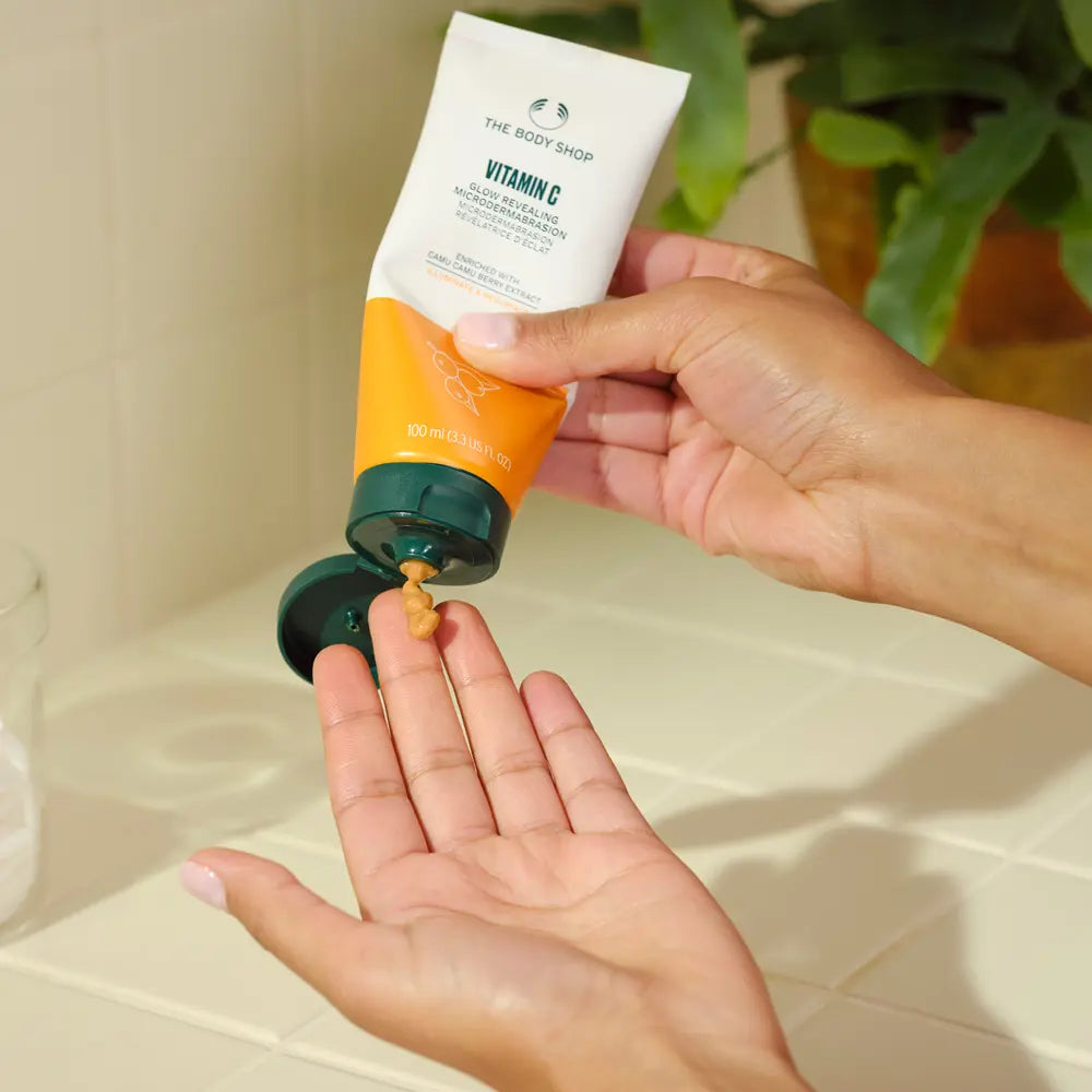 THE BODY SHOP-VITAMINA C Microdermoabrasão Iluminadora 100 ml-DrShampoo - Perfumaria e Cosmética