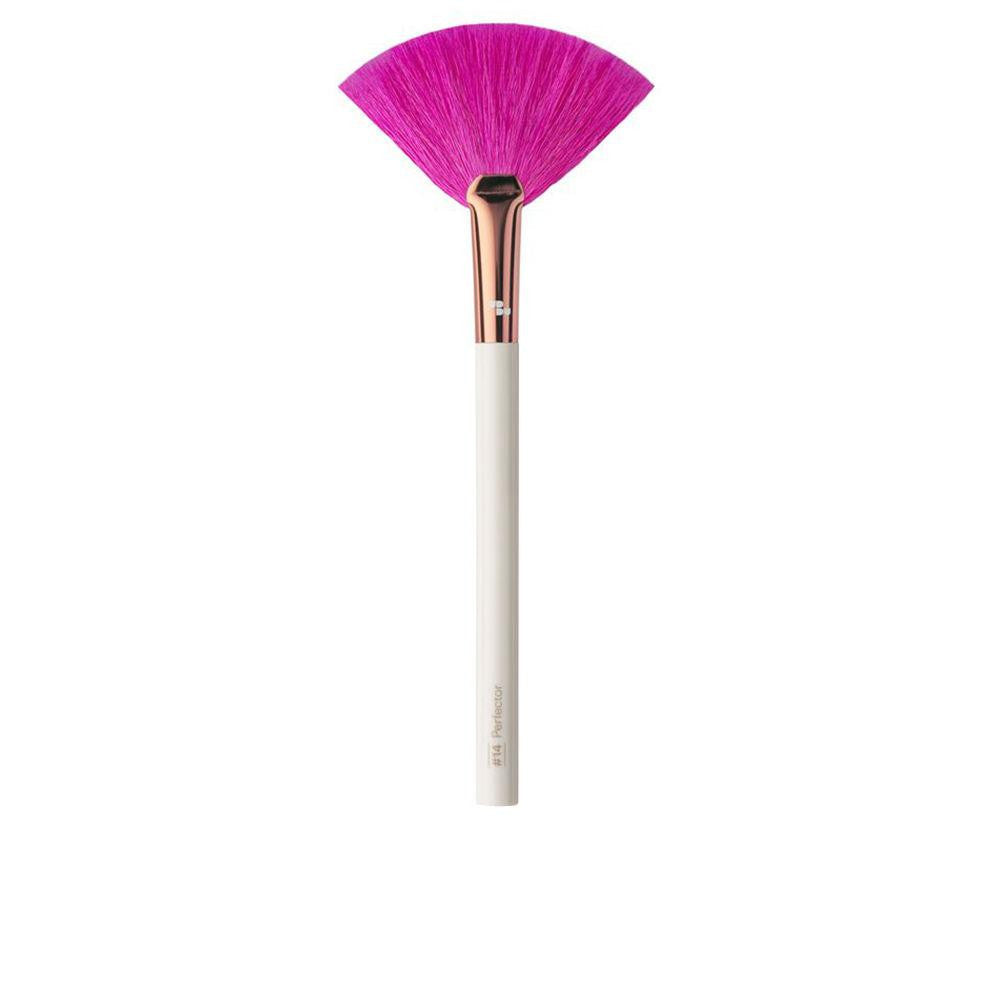 UBU - URBAN BEAUTY LIMITED-FRANCE ME fan brush 1 u-DrShampoo - Perfumaria e Cosmética