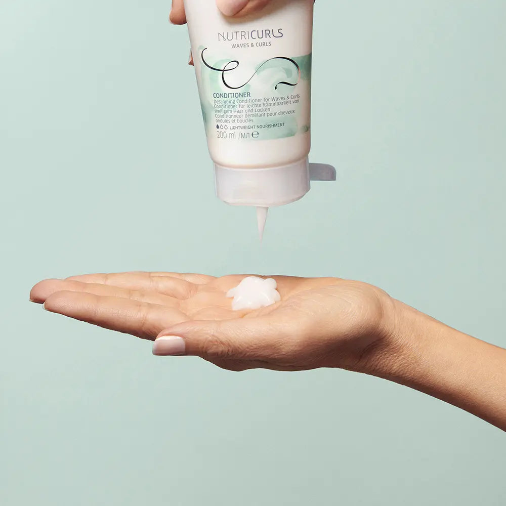 WELLA PROFESSIONALS-NUTRICURLS Condicionador Desembaraçante para Cabelos com Cachos e Ondas 200 ml-DrShampoo - Perfumaria e Cosmética